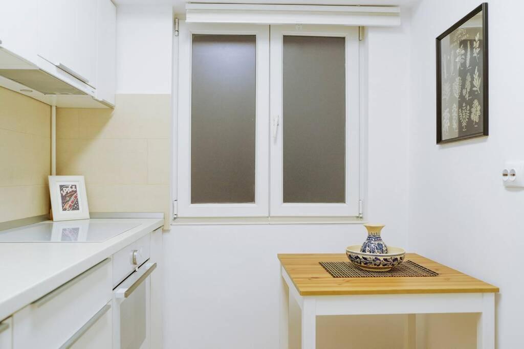 Elegant Vibes Apartment Next To Obor Market Bucarest Extérieur photo