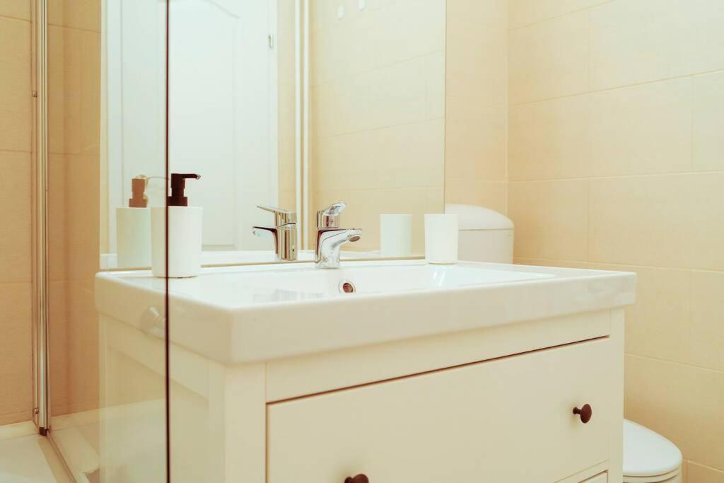 Elegant Vibes Apartment Next To Obor Market Bucarest Extérieur photo